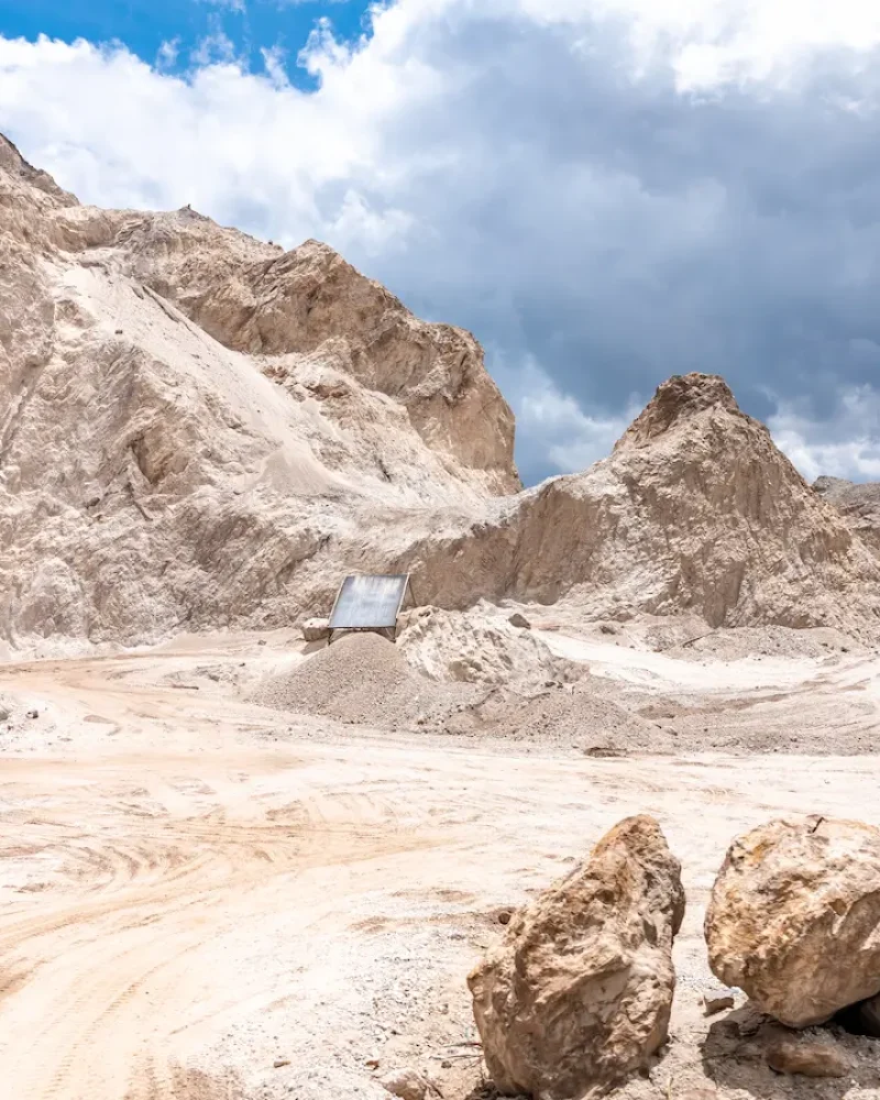 Illustration de transport de matériaux par Cédric Brunelière, entreprise de terrassement et travaux publics à Beaufou